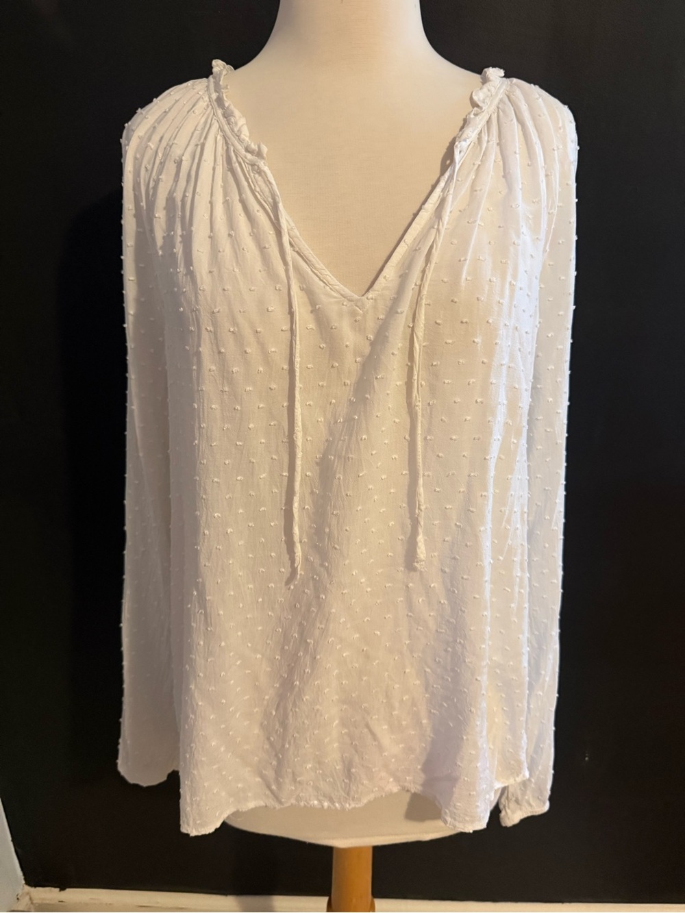 GAP White Textured V-Neck Tie Blouse Swiss dot pattern lightweight for summer